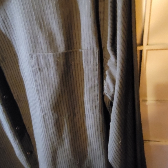 Van Heusen fitted satin stripe small man's shirt - Picture 4 of 6